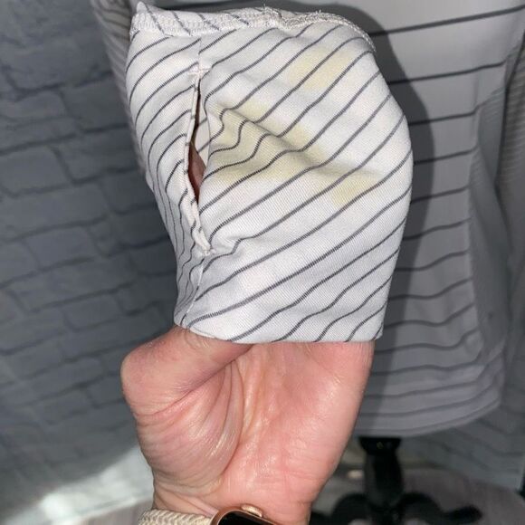 Reebok & Under Armour women S dri fit athletic shirt bundle - Picture 5 of 15